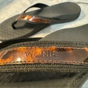 Vionic Black Sandals with Tortoiseshell Strap Detail